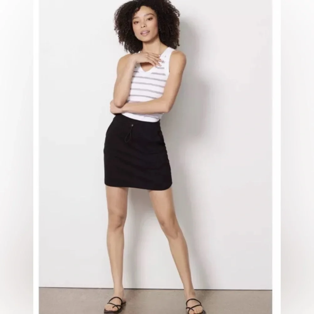 ❄️NWT EverEve Sundry black Sunday Skirt